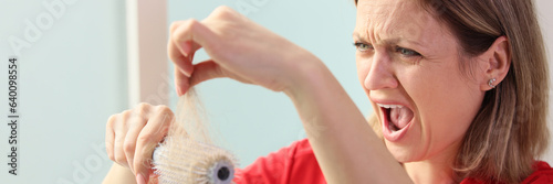 Bilde på lerret A young woman is shocked by hair loss on a comb