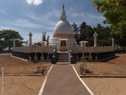 Dambakolapatuna Temple, Sri Lanka photo