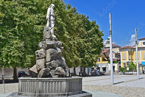 Quadro su tela Biella, Fontana del Mosè, Piazza del Duomo - Piemonte