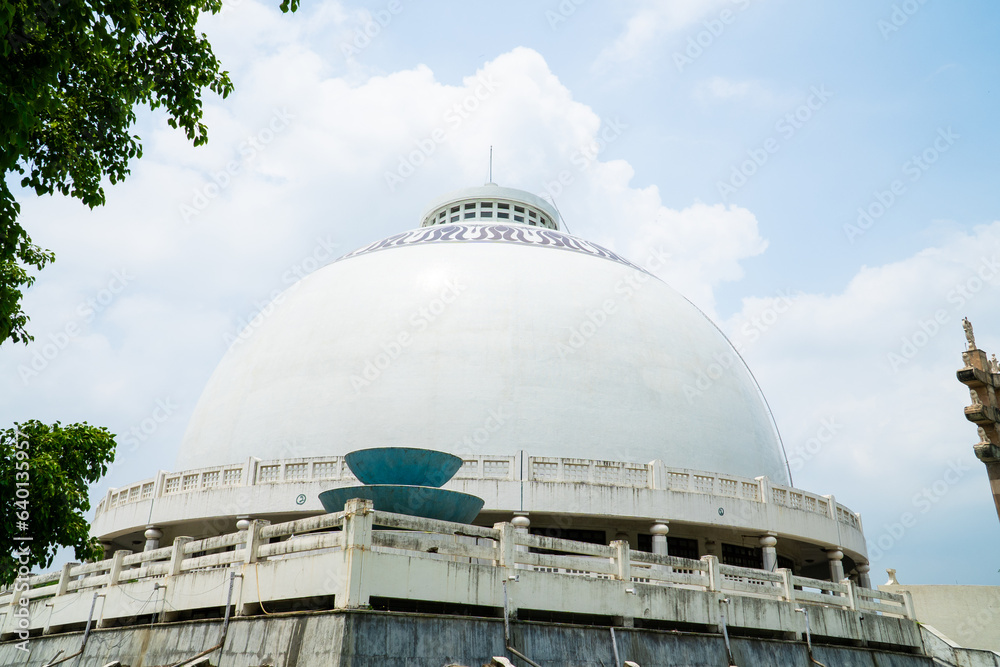 Obraz premium Deekshabhoomi, a Buddhist temple, It is an important Buddhist pilgrim place in India