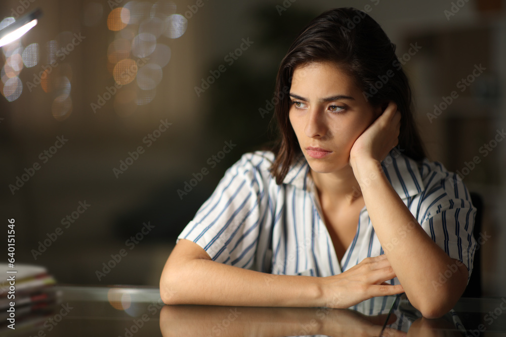 Ταπετσαρία Sad pensive woman alone at home in the night