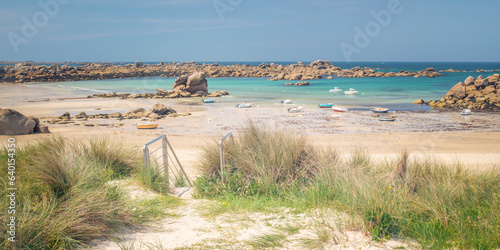 plage de Kerlouan dans le finistere en Bretagne, photo panoramique sur les magnifiques couleurs de la côte des légendes  entre Brignogan plages et Meneham