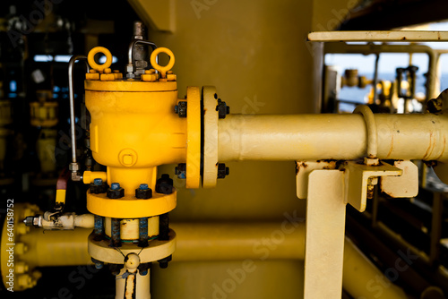 Safety Valve or Pressure Safety Valve (PSV) Automatic safety device for eliminating excess pressure. Safety valves used in pressurized liquids, gases or oils. on offshore drilling rigs