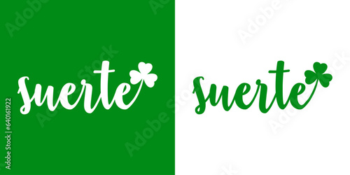 Día de San Patricio. Logo aislado con letras palabra suerte en texto manuscrito en español con silueta de trébol de 3 hojas