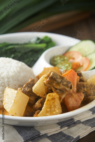 Beef Brisket Rice with Tomato and Radish