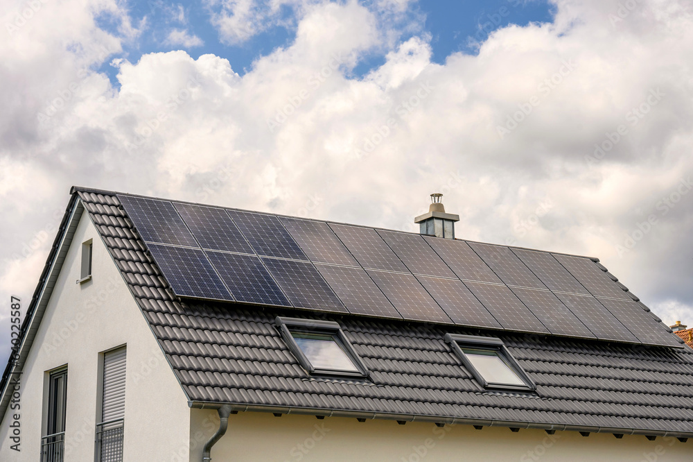 Solaranlage auf Einfamilienhaus Solaranlage auf Einfamilienhaus