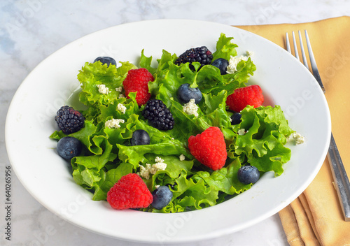berry  salad with lettuce  and goat cheese