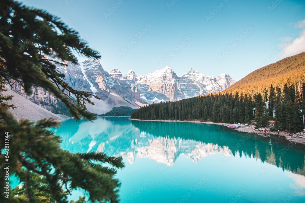 lake in mountains images 