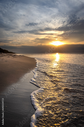 Zachód słońca nad morzem bałtyckim