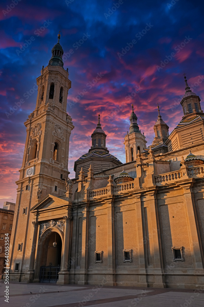 Obraz na plátně Basilica del Pilar in Zaragoza