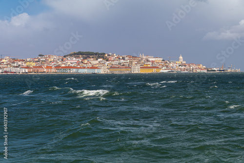 Fotografija View of the city of Lisbon from the Tagus River.