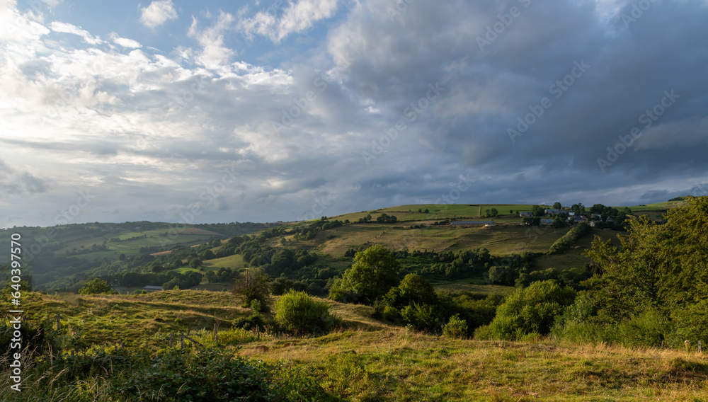 Paysage à proximité de Landeyrat, Cantal,  Massif central, Auvergne, France