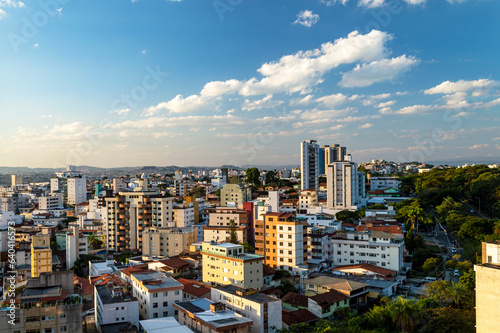 Fototapeta Naklejka Na Ścianę i Meble -  Panorama of several residential buildings seen from above in the city of Belo Horizonte. Vehicle traffic.
