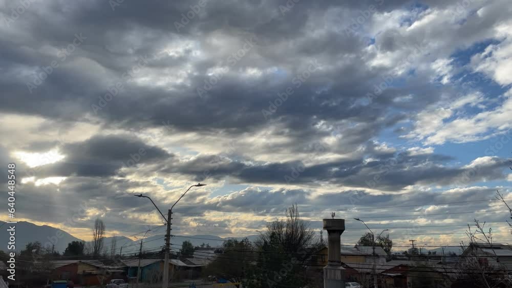 Time Lapse 4K del cielo de la ciudad Los Andes, Villa Los Moreno. Atardecer y nubes en el mes de agosto de 2023 Time Lapse 4K del cielo de la ciudad Los Andes, Villa Los Moreno. Atardecer y nubes en el mes de agosto de 2023