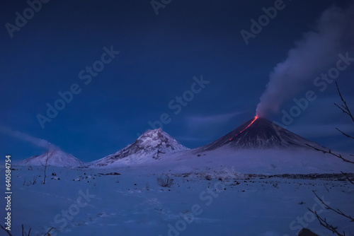 Obraz na płótnie Volcano Klyuchevskaya Sopka erupting at night