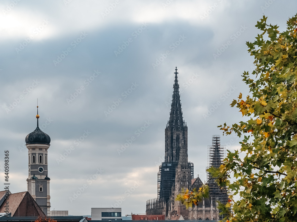 Fototapeta premium Spire of Ulm Minster (Ulmer Münster) against a cloudy sky