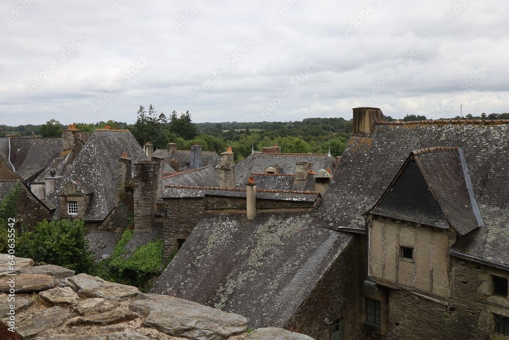 Vue d'ensemble du village, vue sur les toîts, village de Rochefort-en-Terre, département du Morbihan, Bretagne, France