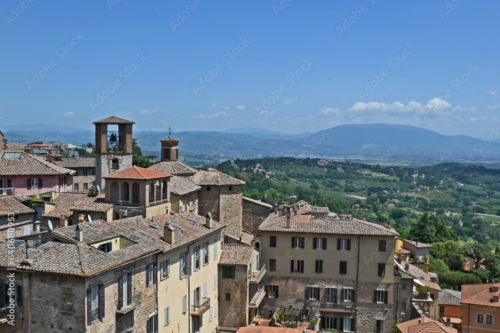 Perugia, colline, case e tetti della città - Umbria