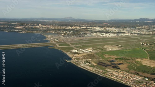 Aéroport de Marseille Provence Marignane décollage avion photo