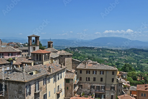 Perugia, colline, case e tetti della città - Umbria © lamio