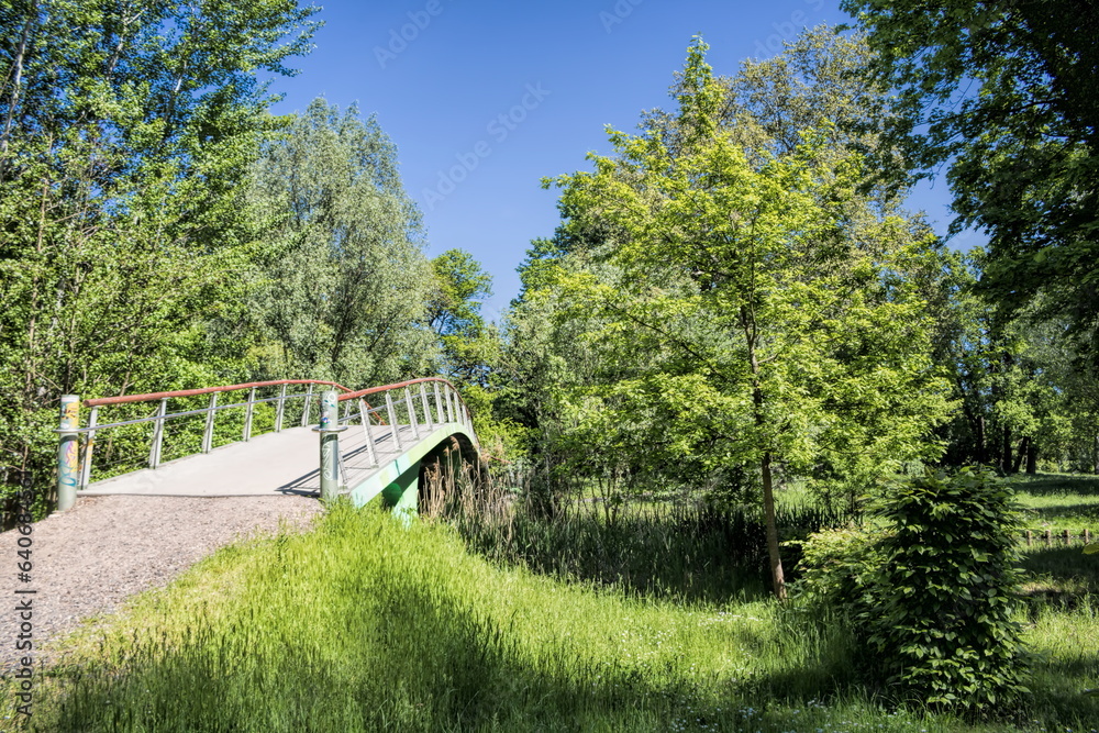zossen, deutschland - pittoreske brücke im stadtpark