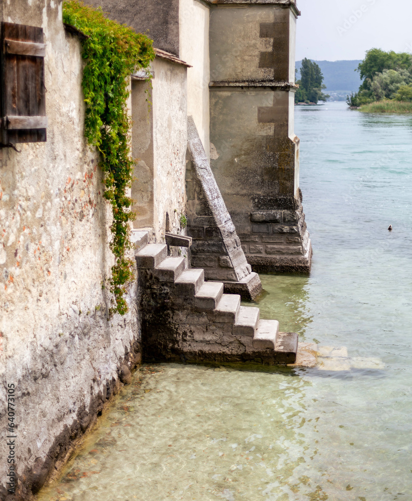 Obraz premium Stairs leading into the Rhein River