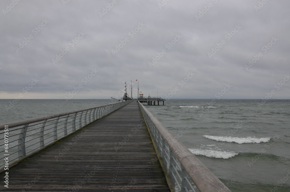 Regenwetter an der Ostsee - Seebrücke Grömitz
