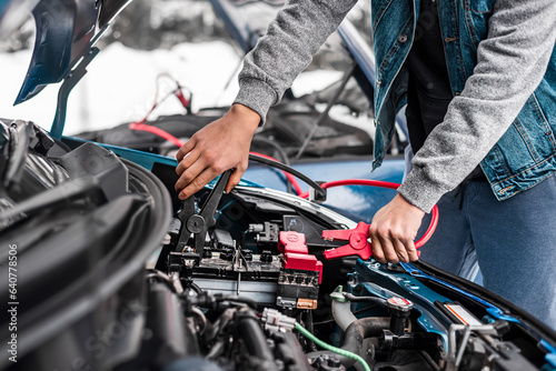 Starting the car using jump cables in winter.