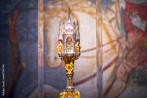 Goldene Monstranz im Dom von Bergamo (Italien)