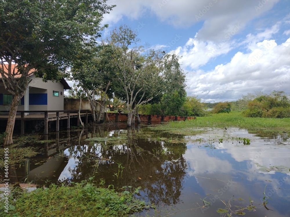 Fototapeta premium Construction by the lake of Macurany in the Amazon
