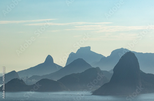 mountains and sea © Leonardo Araújo