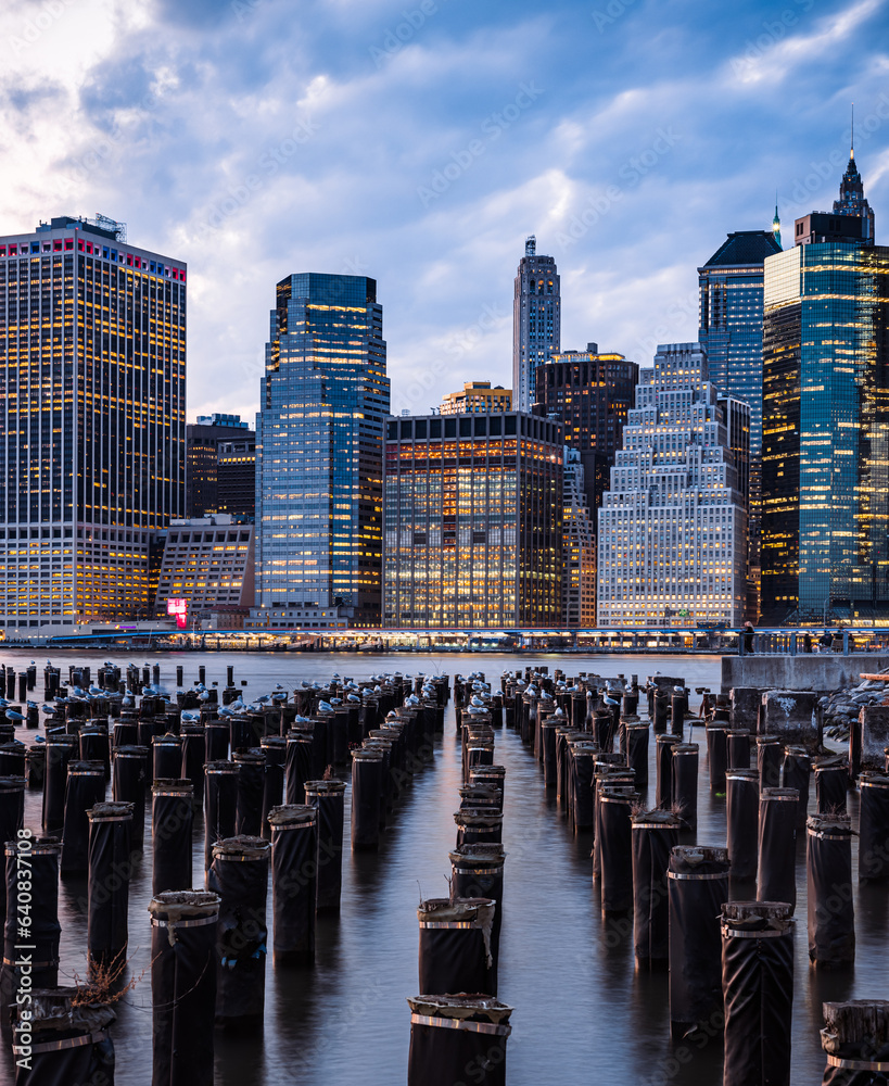 Manhattan skyline from Brooklyn pier - obrazy, fototapety, plakaty 