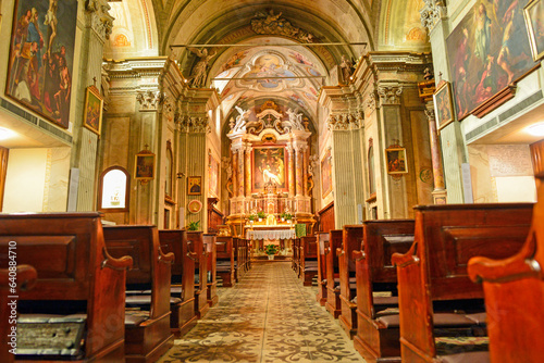Innenansicht der Pfarrkirche S. Benedetto, Limone sul Garda, Italien