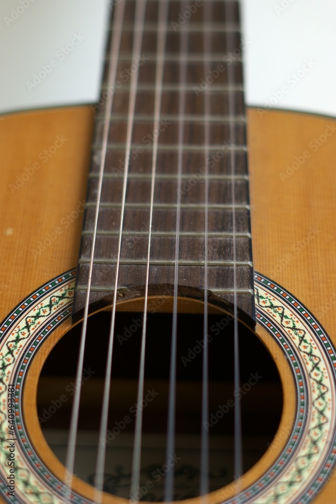 Obraz premium Selective focus of guitar strings