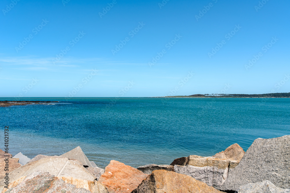 Fototapeta premium Beautiful beach in Punta del Este with view to Gorriti Island