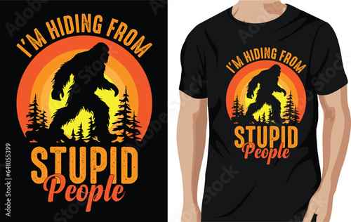 Vector i'm hiding from stupid people - bigfoot quotes t shirt design for adventure lovers