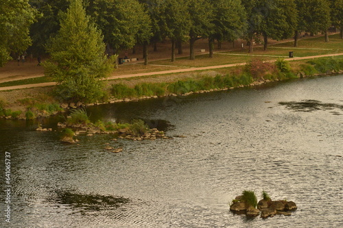 Bord de Loire le 25 aout 23, sécheresse et vent avant la pluie