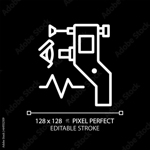 Eye tonometer pixel perfect white linear icon for dark theme. Ocular tonometry. Optical store. Vision test. Glaucoma treatment. Thin line illustration. Isolated symbol for night mode. Editable stroke