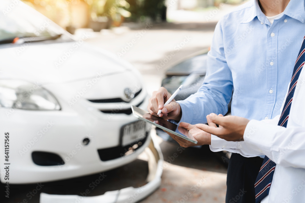 Insurance agent examine damaged car and claim process after car crash. Customer filing signature on Digital tablet Report Claim Form process after accident, car insurance and traffic accident concept. - obrazy, fototapety, plakaty 