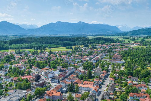 Blick über Penzberg zum oberbayerischen Alpenrand und ins Werdenfelser Land