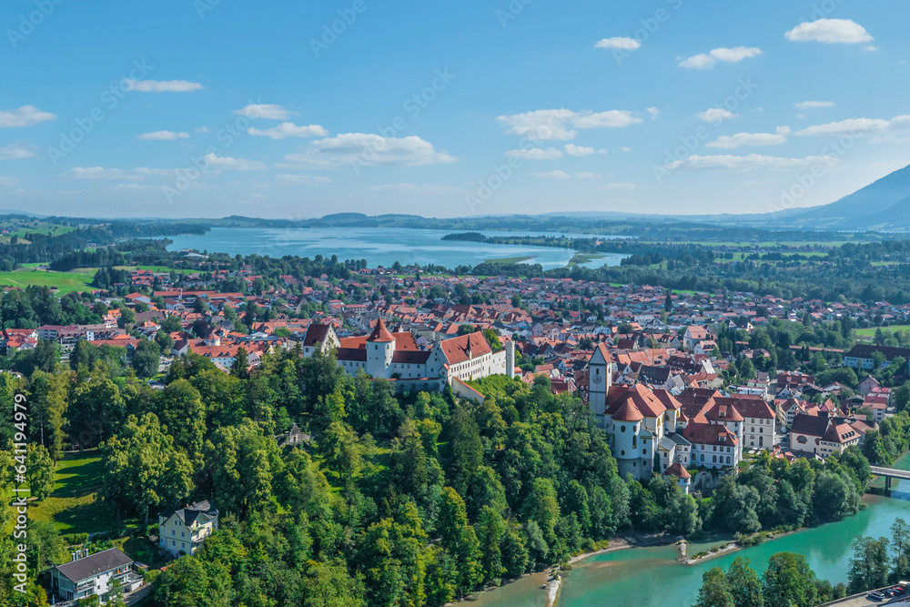 Blick über das Hohe Schloß in Füssen zum Forggensee