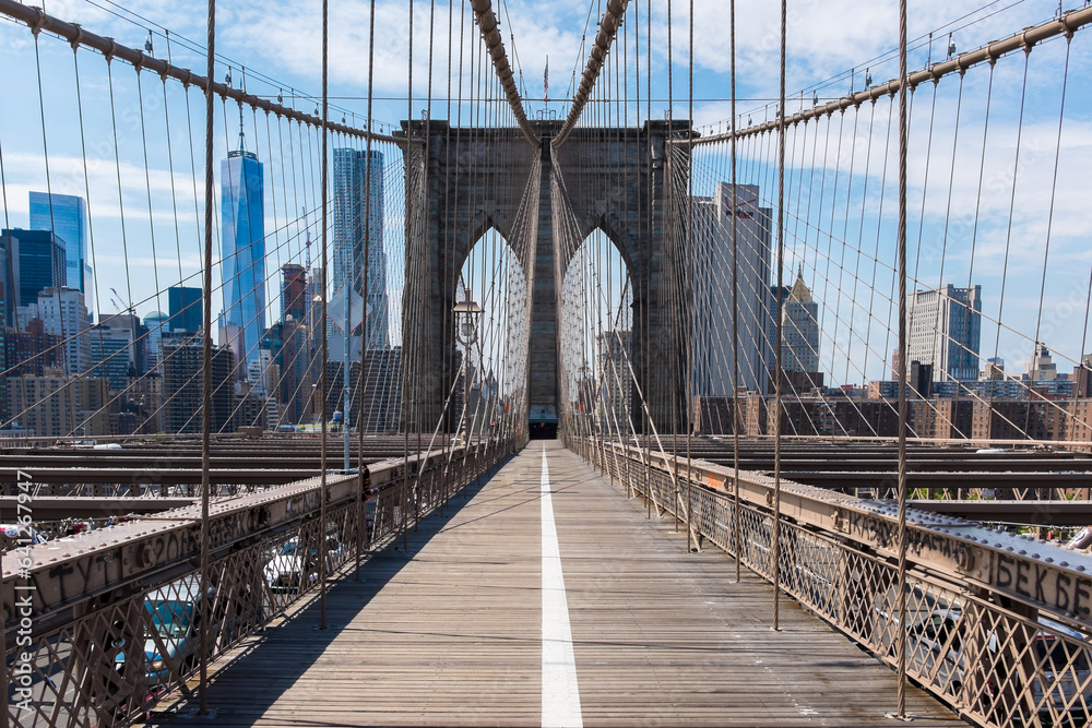 Naklejka premium New York City Brooklyn Bridge and Manhatten Skyline