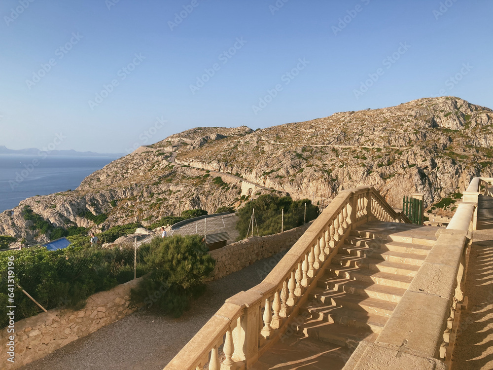 Obraz premium Road to the mountains and view of sea