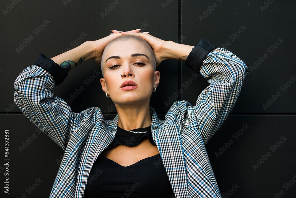 Beautiful woman with shaved hair - obrazy, fototapety, plakaty 