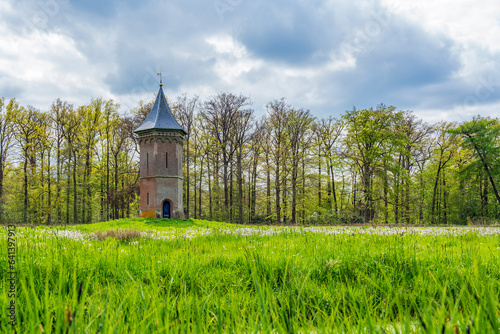 This single tower in the field is Duiventoren Sterkenburg in Langbroek