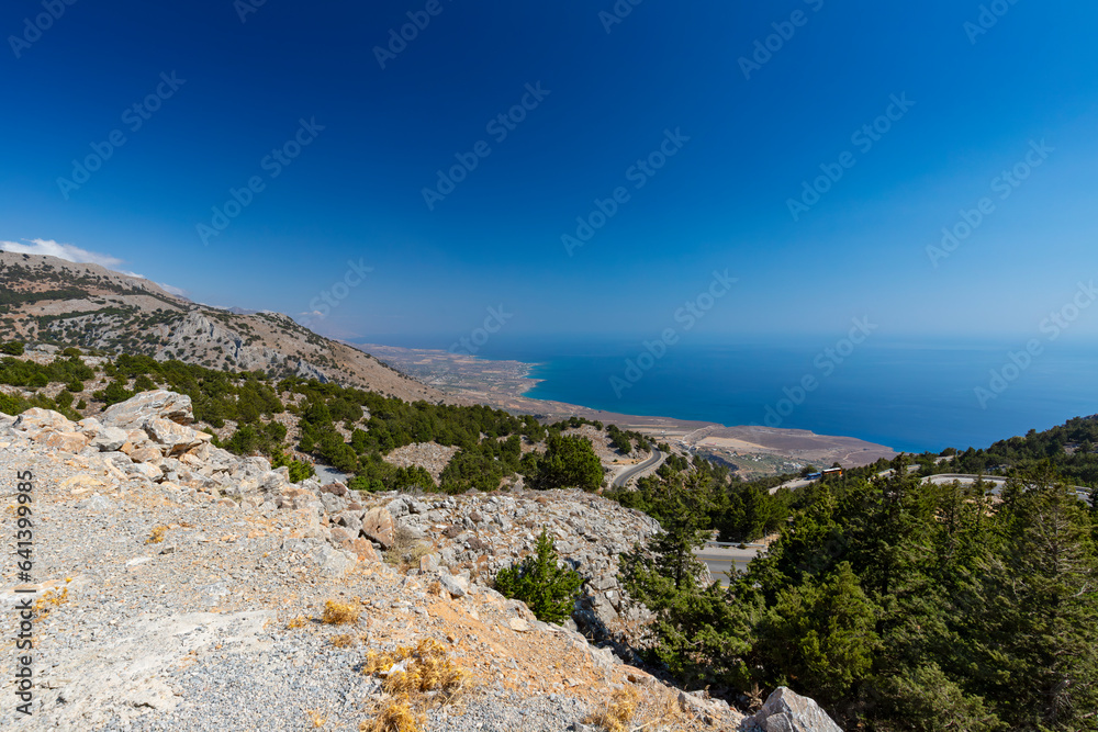 Pocztówka z podróży, krajobraz górski, urlop i zwiedzanie greckiej wyspy Kreta, Grecja