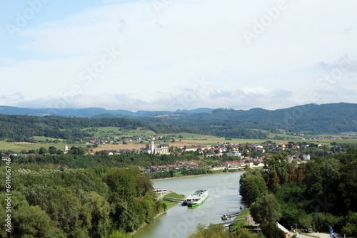Stift Melk an der Donau und Panorama Stadt Melk. © oparauschebart