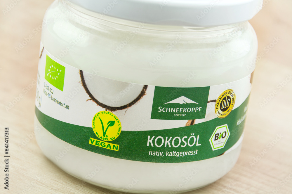 Bio Kokosöl nativ kaltgepresst von Schneekoppe im Glas Stock Photo Adobe Stock