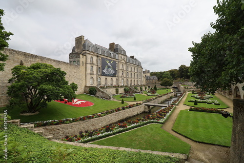Le jardin des remparts et la rivière Marle, ville de Vannes, département du Morbihan, Bretagne, France