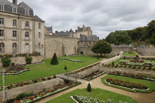 Le jardin des remparts et la rivière Marle, ville de Vannes, département du Morbihan, Bretagne, France